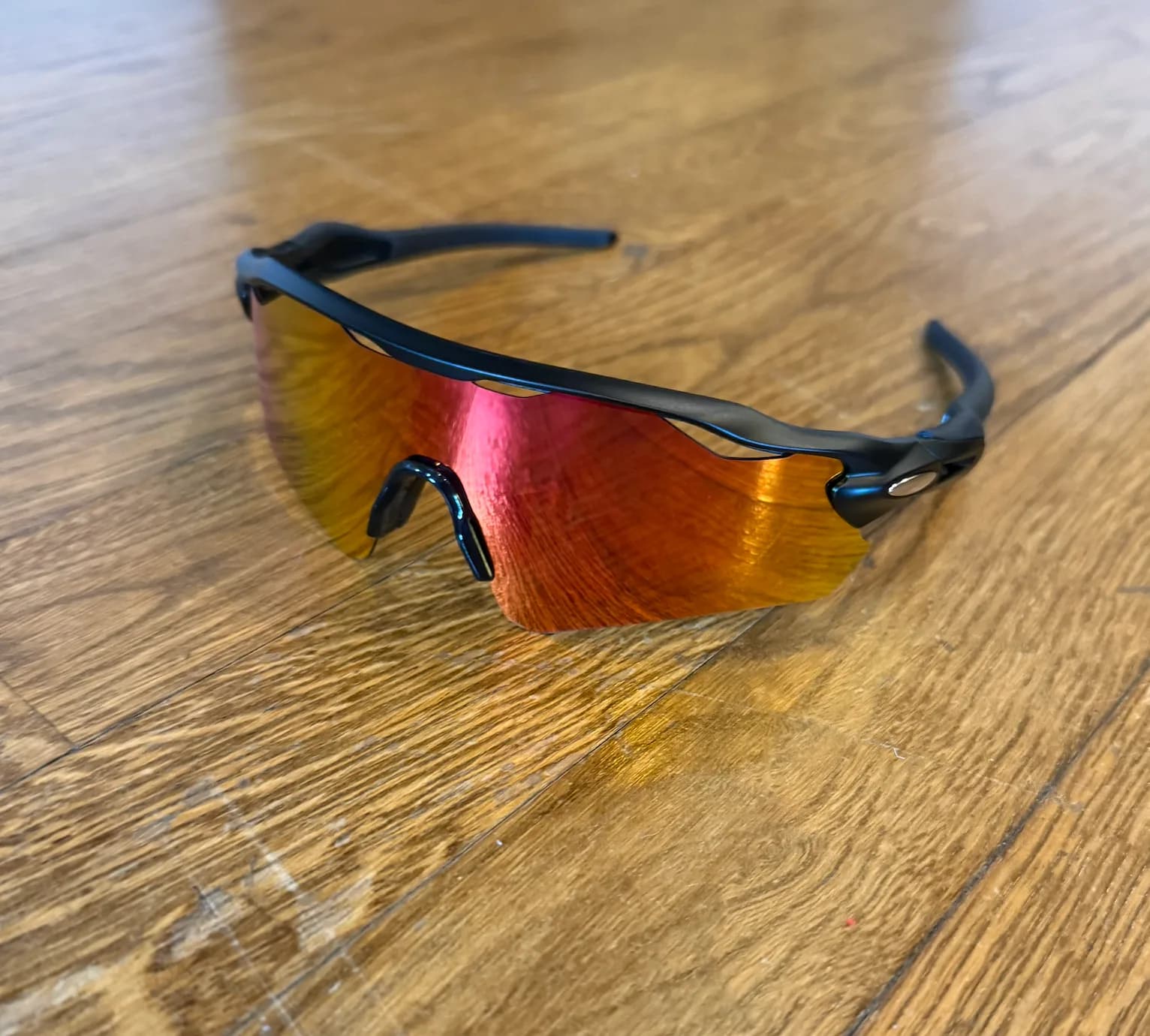 golden/orange lens sporty glasses